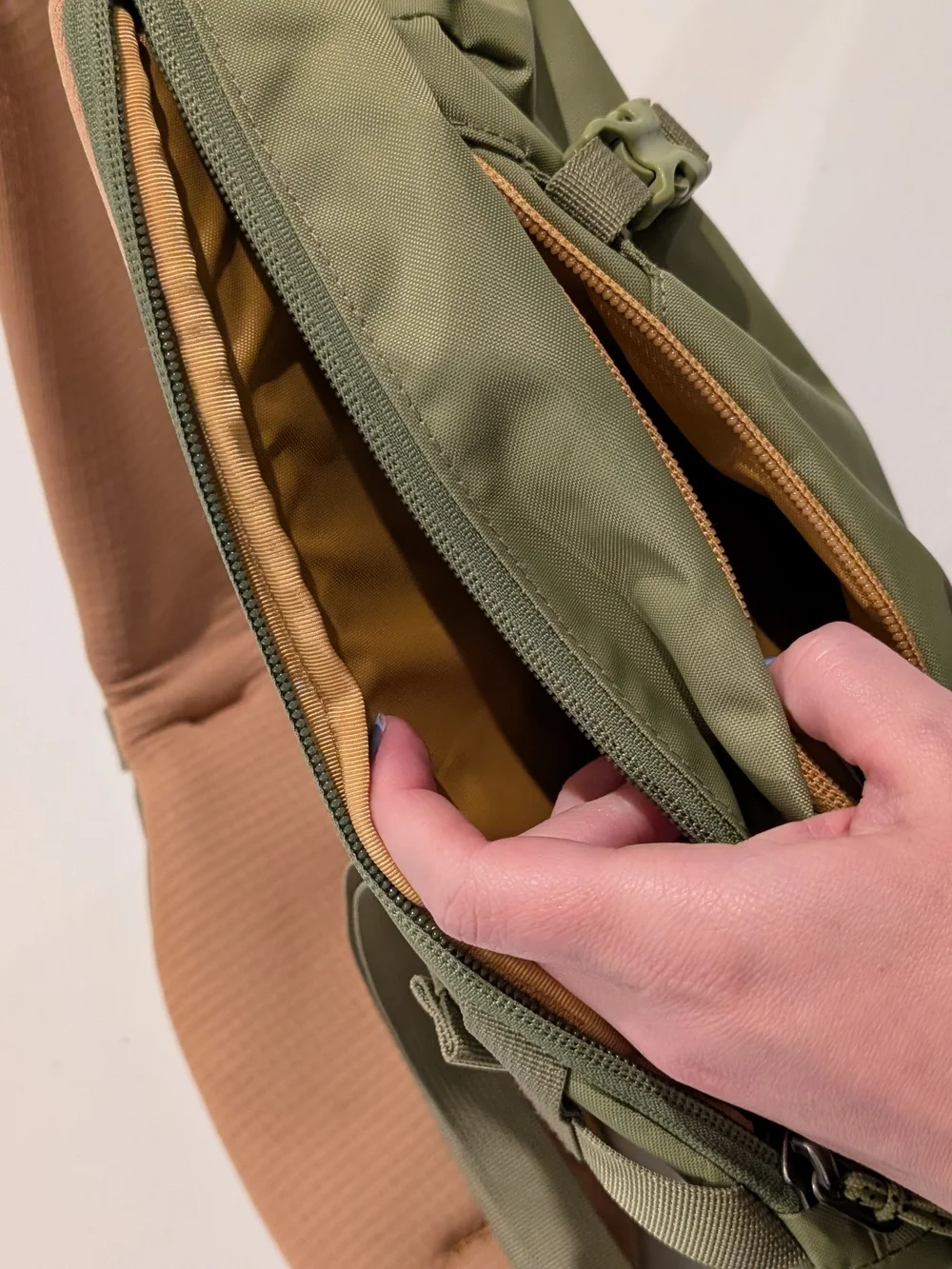 Patagonia Olive Green and Tan Sling Pack - Picture 4 of 4
